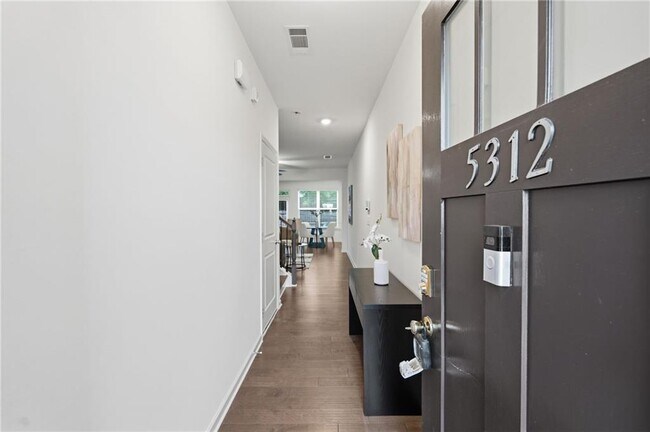 Foto del edificio - 5312 Brooklands Dr