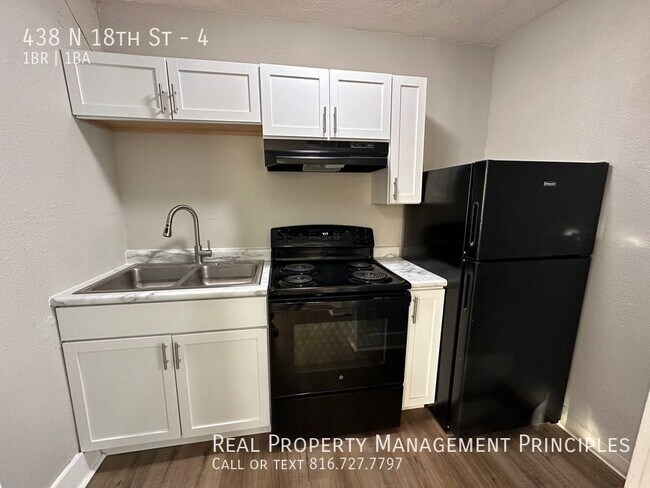 Building Photo - Pet Friendly - Completely Renovated 1st Fl...