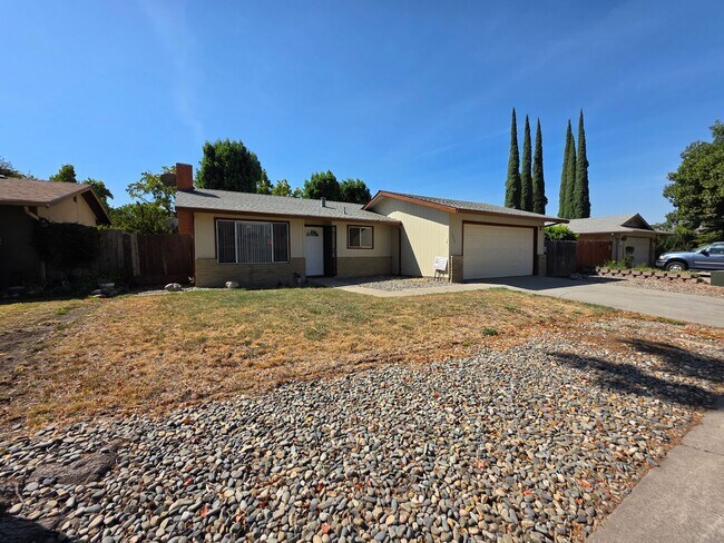 Foto del edificio - 3-bedroom single story in east Modesto nei...