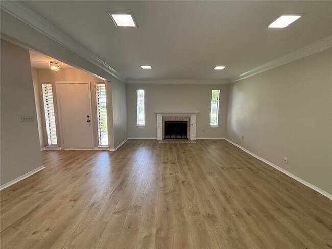 Foto del edificio - 3302 Wells Dr