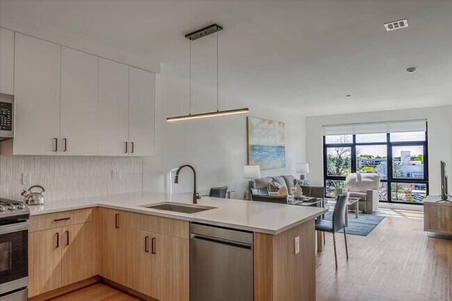 Foto del edificio - 365 Terhune Rd