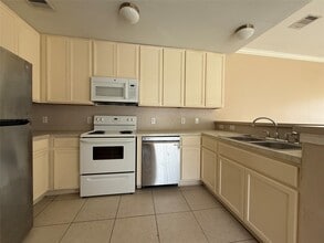 Building Photo - 1625 Townhome Ln