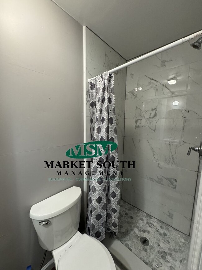 Foto del edificio - ~APPLICATION PENDING~Charming bungalow nea...