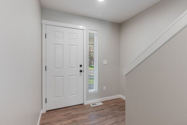 Foto del edificio - 3 bed 2.5 bath Townhome Central CDA