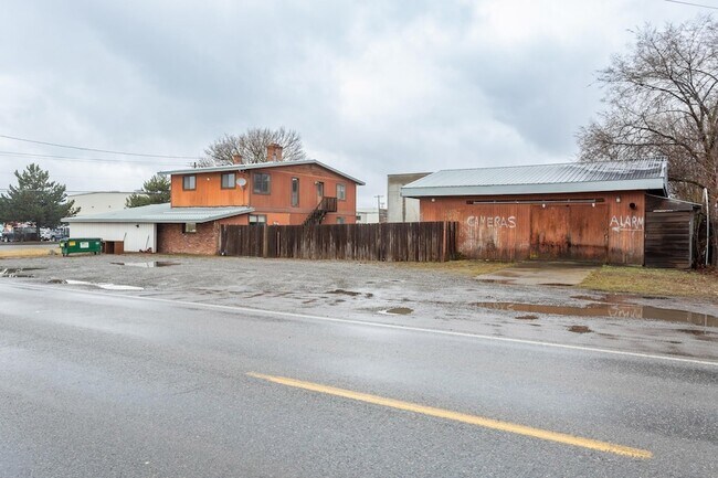 Foto del edificio - 10623 E Montgomery Ave