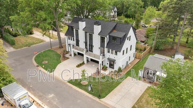 Foto del edificio - 428 Dover Ave