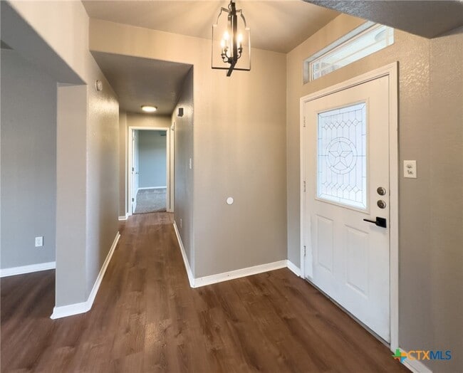 Building Photo - 308 Oak Ridge Dr