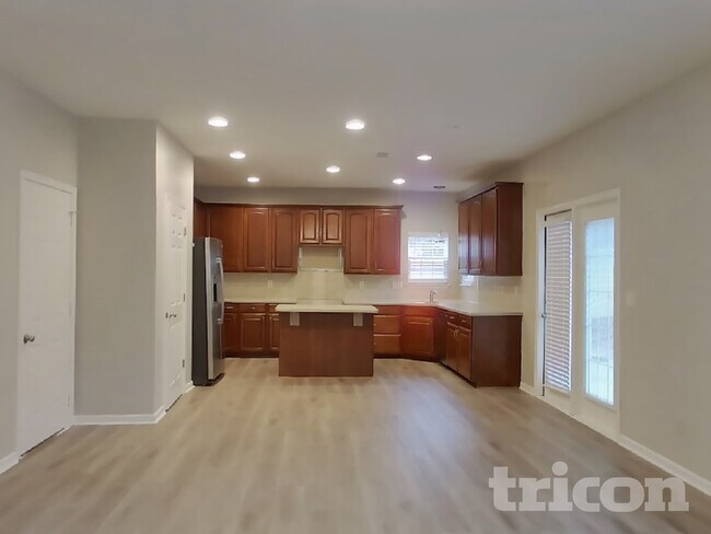 Building Photo - 18 Rockridge Dr