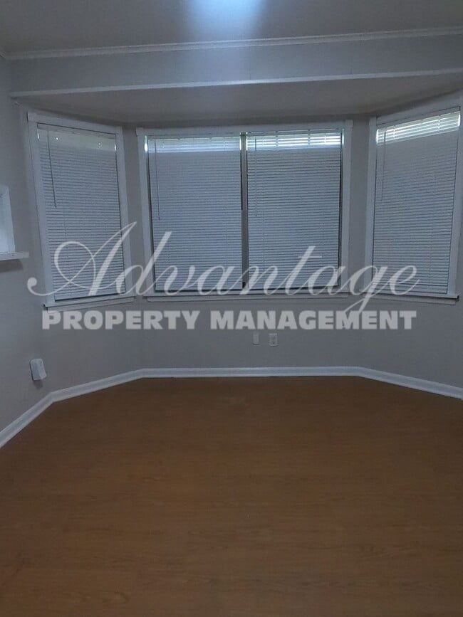 Building Photo - Newly Renovated 3 Bedroom 1 Bath Home For ...