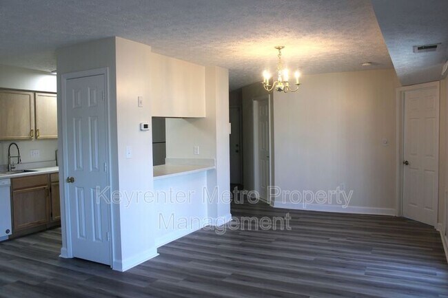 Foto del edificio - 6900 St Ignatius Dr