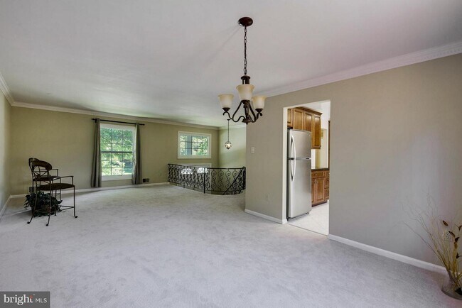 Building Photo - 1493 Selworthy Rd