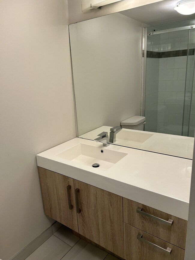 Photo du bâtiment - 5633-5633 Fenwick St