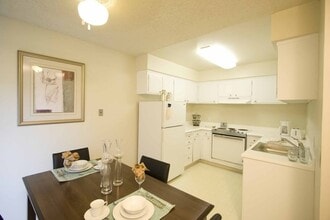 Building Photo - 7007 Inglewood Ave