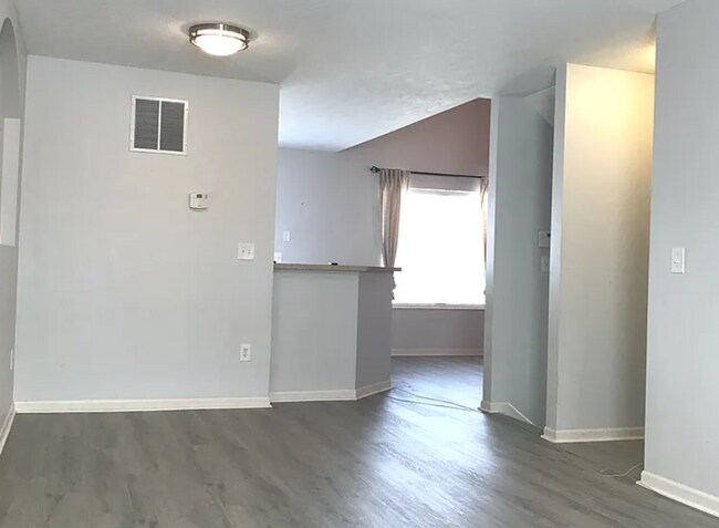 Foto del edificio - Beautiful end condo in great Powell location!!