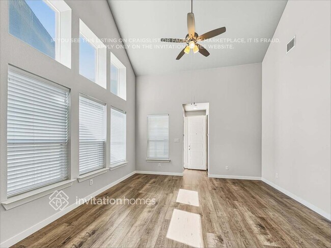 Foto del edificio - 2533 Stella Ln