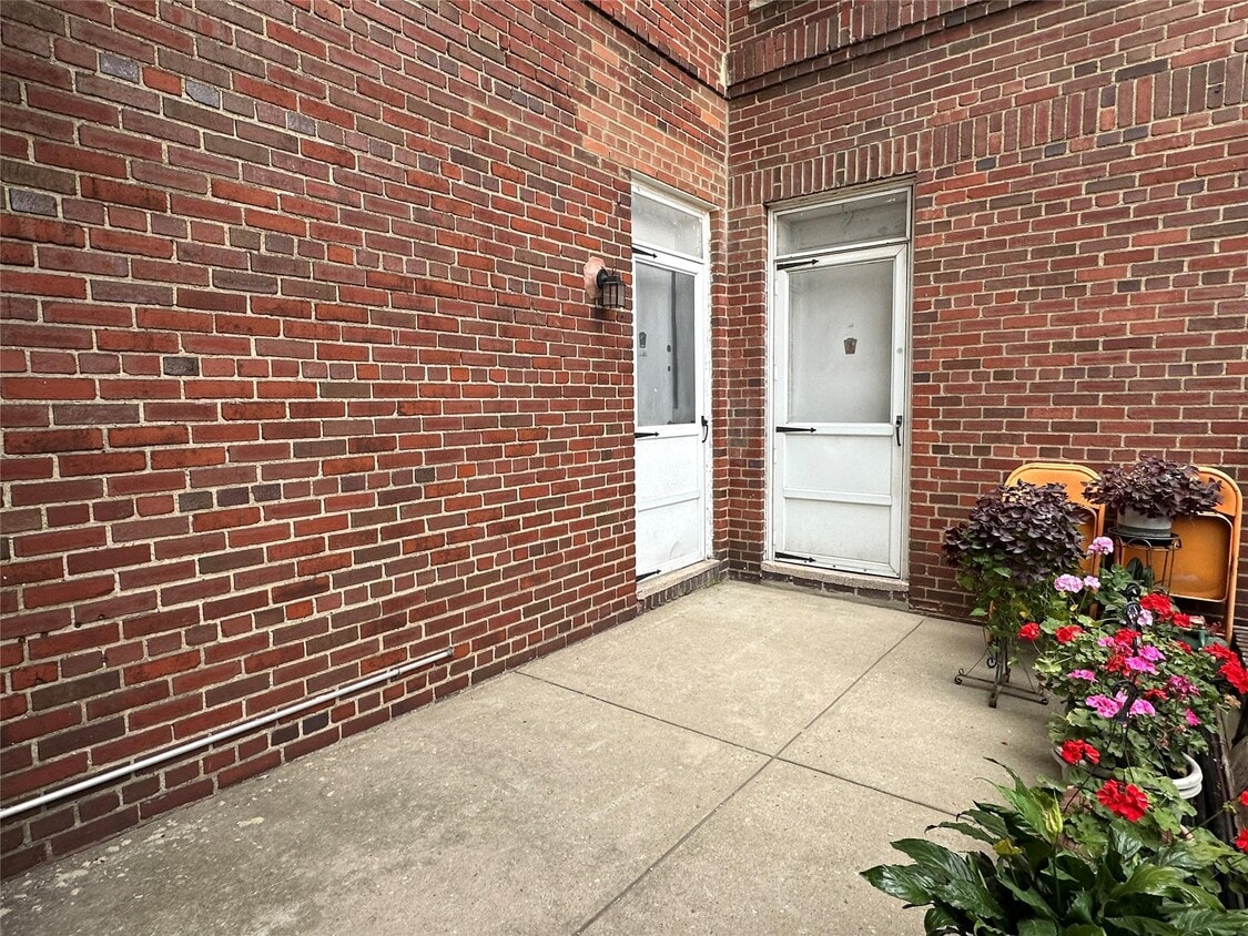 Foto principal - 84-49 168th St