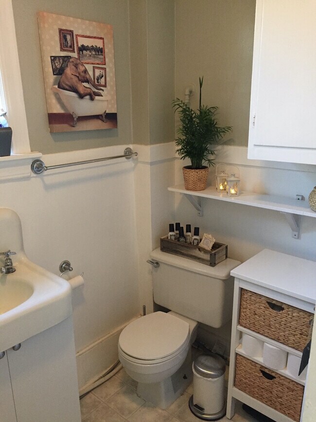 Foto del edificio - 2404 Stuart St