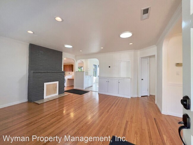 Building Photo - 2 br, 1 bath House - 2795 Laurel Street
