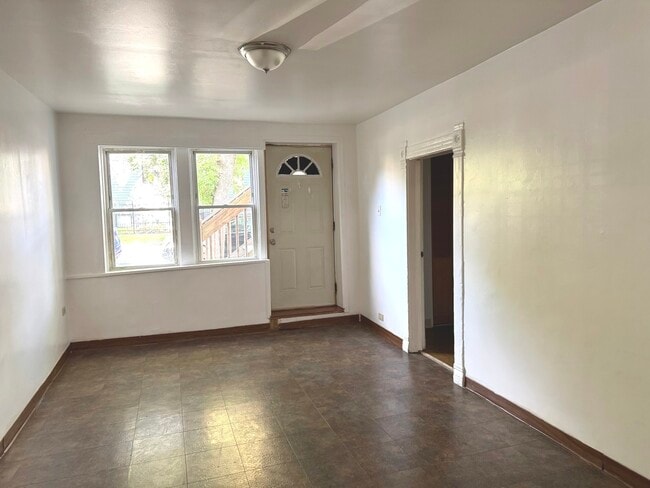 Building Photo - 2503 N Fairfield Ave