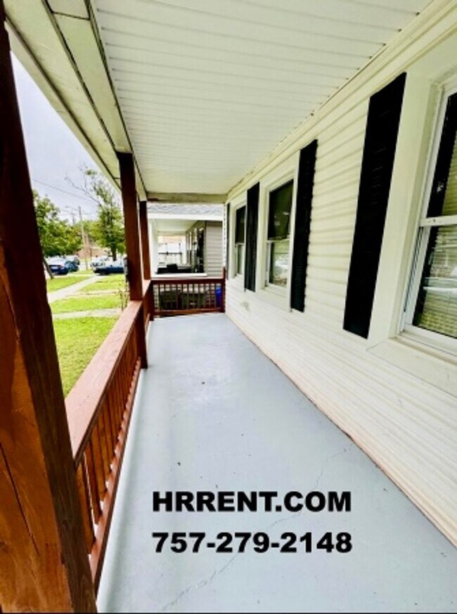 Building Photo - Adorably Renovated 3 Bedroom 2 Bath Single...