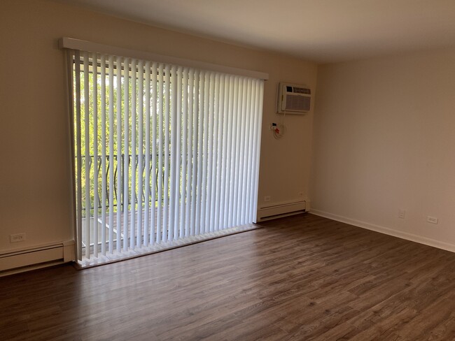 New water proof plank flooring - 10S511 Echo Ln