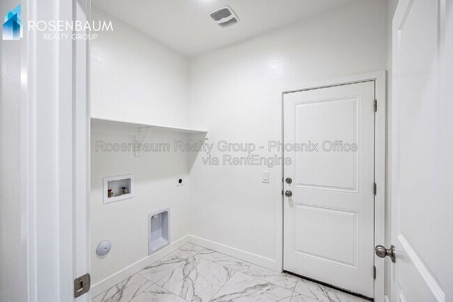 Foto del edificio - 10919 W Carmelita Cir