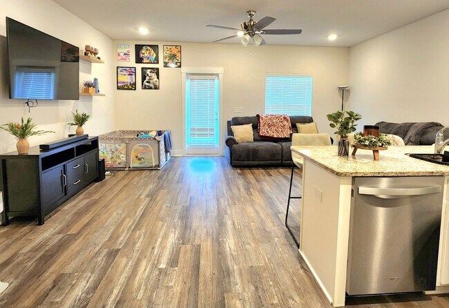 Foto del edificio - Discover this Stunning 3/2.5 Townhome w/ Pool and Dog Park!