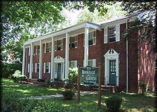 Photo - 935 Broad St Townhome