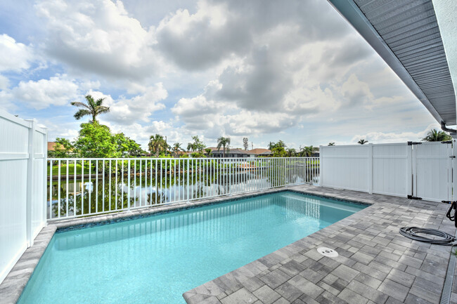 Building Photo - 231 SW 47th Ter