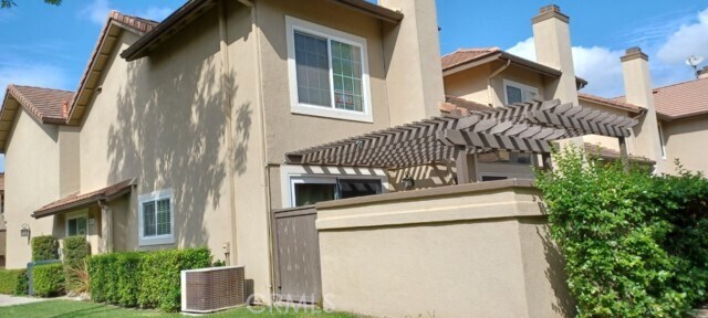 Building Photo - 536 S Hollydale Ln