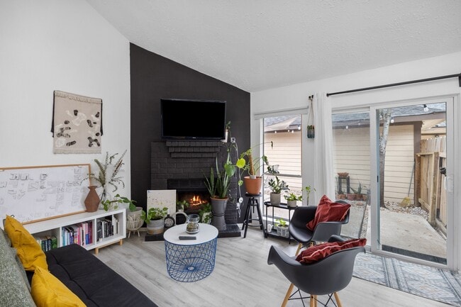 Foto del edificio - 9306 Crescent Moon Dr