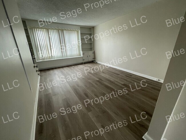 Building Photo - Beautiful 4 Bedroom, 1 Bath in Clifton Hei...