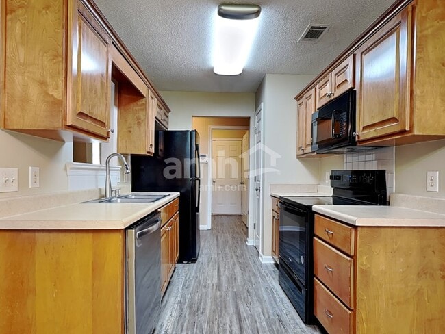 Building Photo - 139 W Tisbury Ln