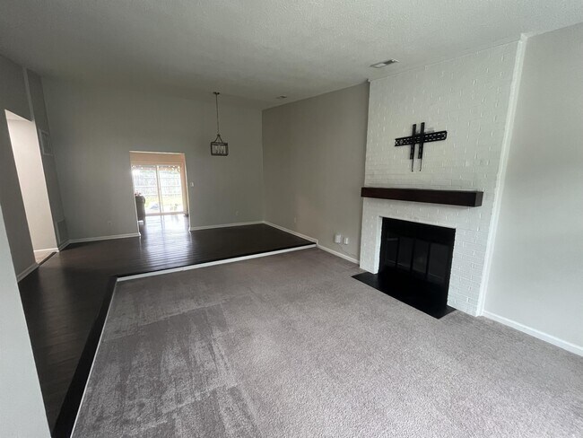 Foto del edificio - 3409 Woodbaugh Dr