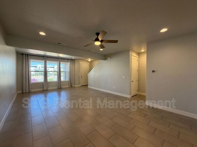 Building Photo - 644 Rosa Ln