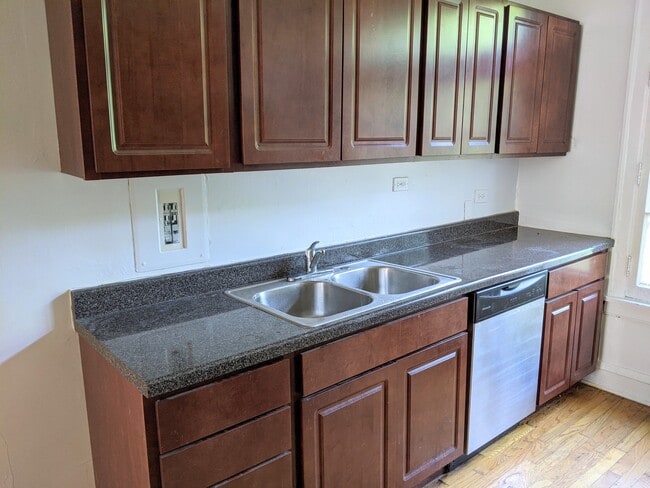 Foto del edificio - 905 Elmwood Ave