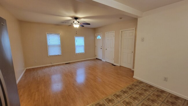 Building Photo - 2441 W 5th St