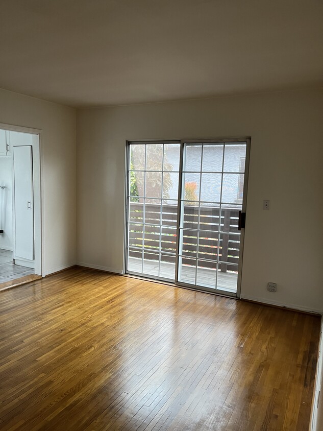 sala de estar - 5579 Kinston Ave