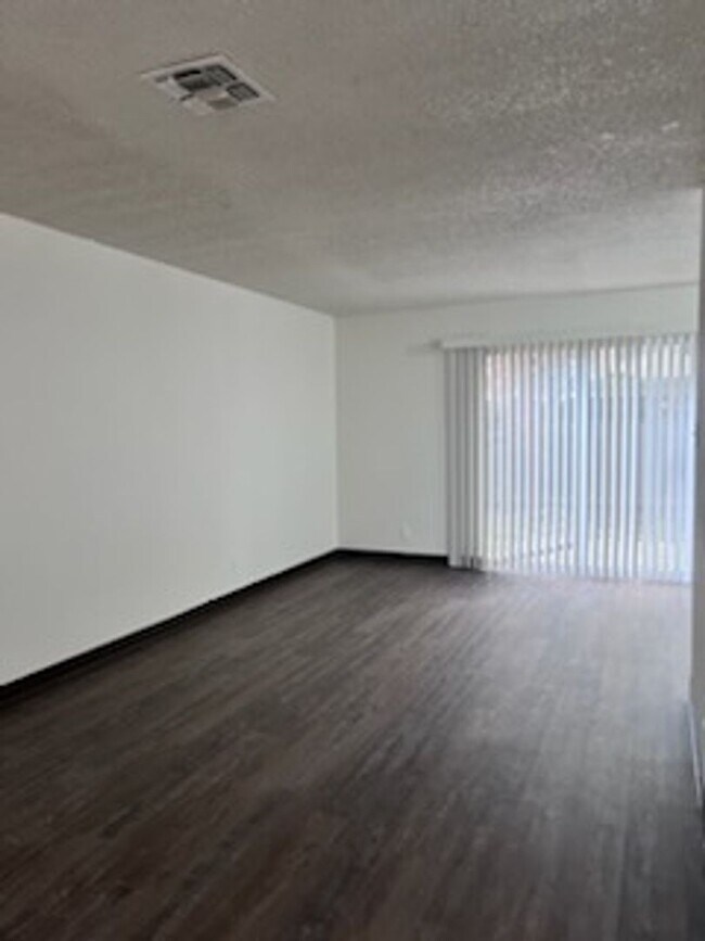 Foto del edificio - 261 W Alexander Ave