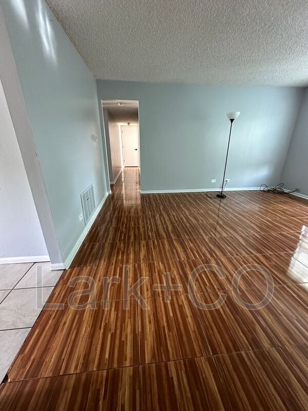 Foto del edificio - 9250 E Girard Ave