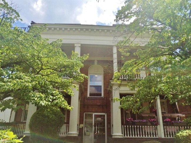 Building Photo - Studio, 1 bath  - 5622 Stanton Ave
