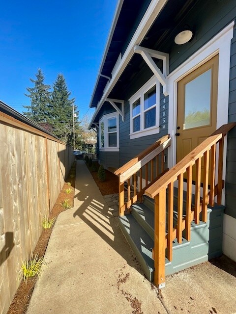 Building Photo - 4905 NE 27th Ave