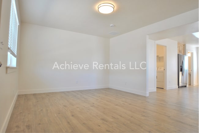 Building Photo - 360 N 2650 W