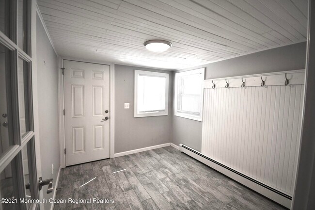 Building Photo - 158 1st Ave