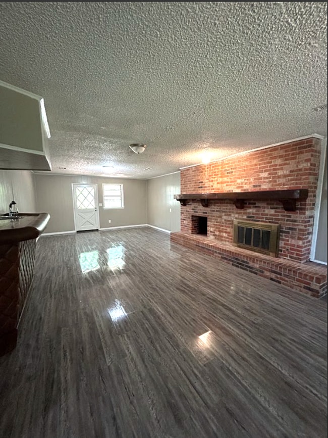 Building Photo - 3101 Del Rancho Rd