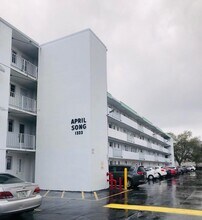 Building Photo - 1333 E Hallandale Beach Blvd