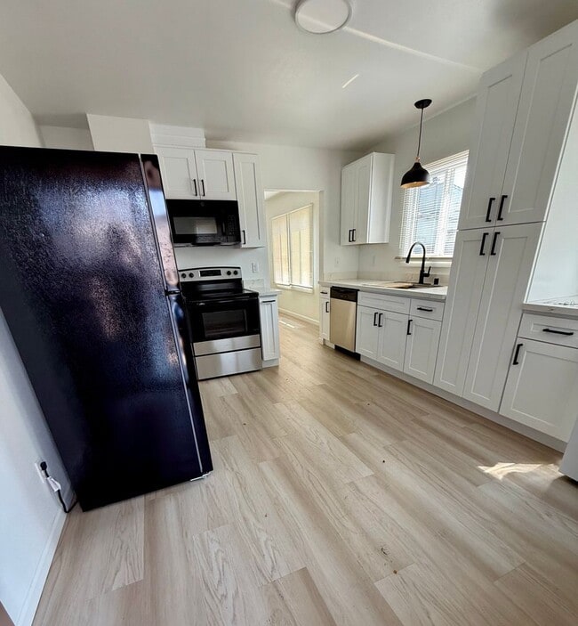 Building Photo - 8420 S Tacoma Way