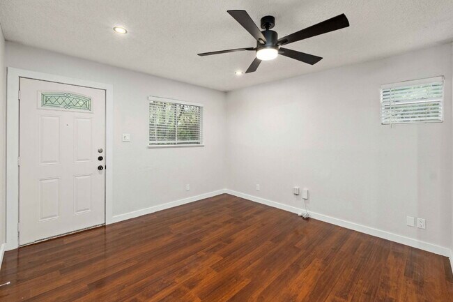 Foto del edificio - 2928 E 12th St