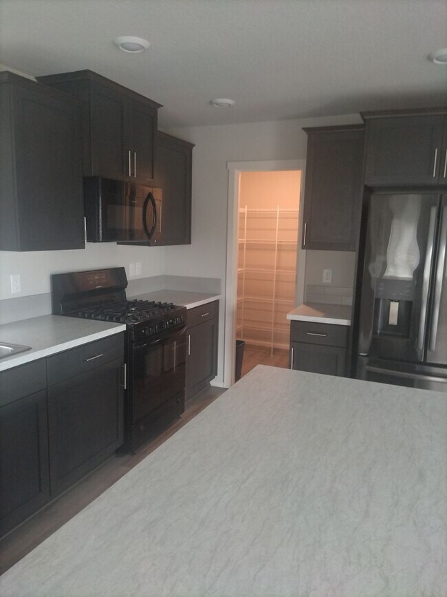 Foto del edificio - Newer Woodburn home
