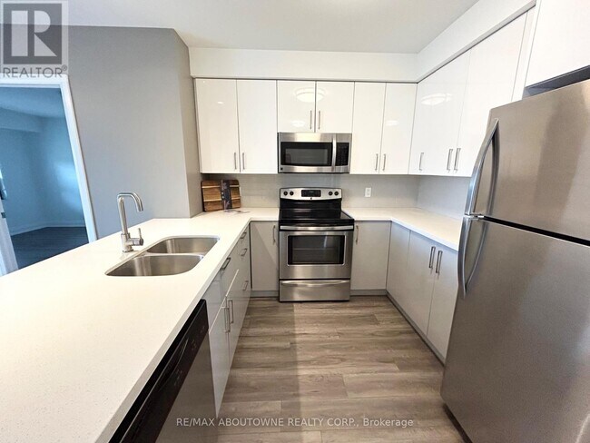 Photo du bâtiment - 460 Belmont Ave W